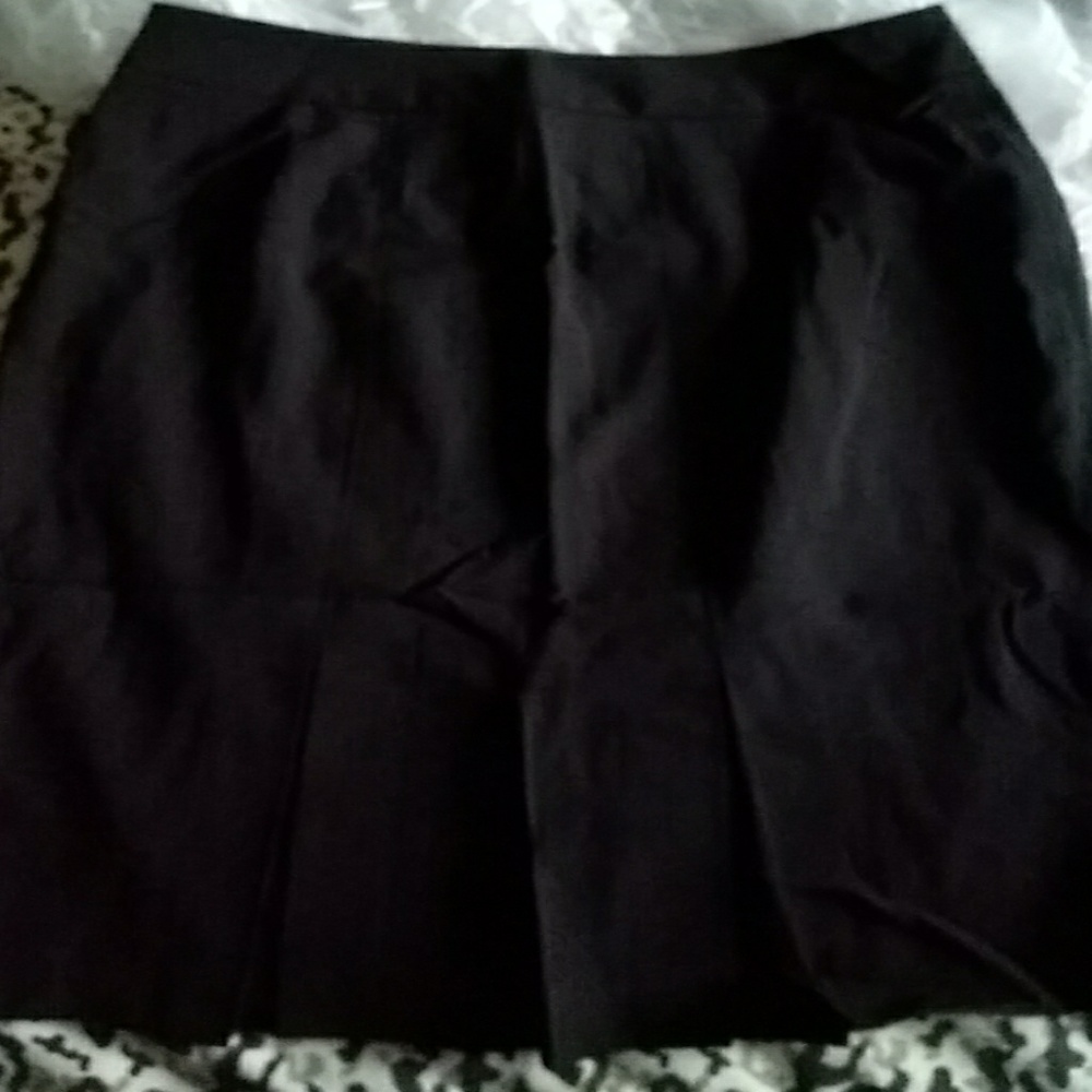 Black zipper pencil skirt with ruffles in back